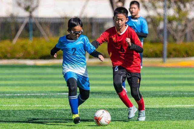 骑士力克步行者锁定季后赛 76人7连胜追平魔术